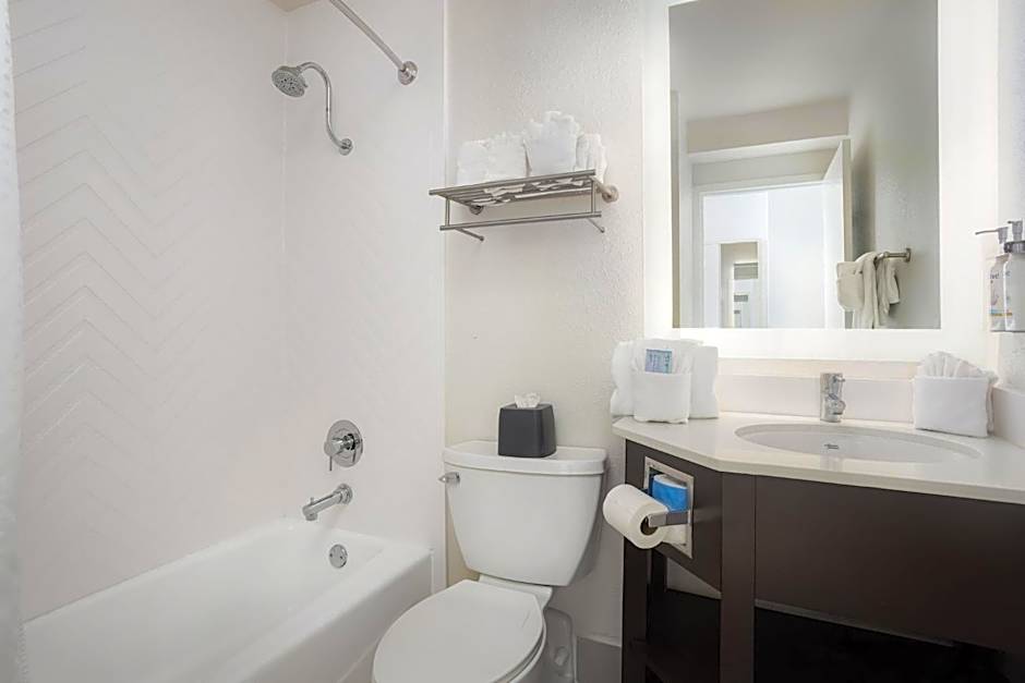 Holiday Inn Resort Oceanfront at Surfside Beach by IHG
