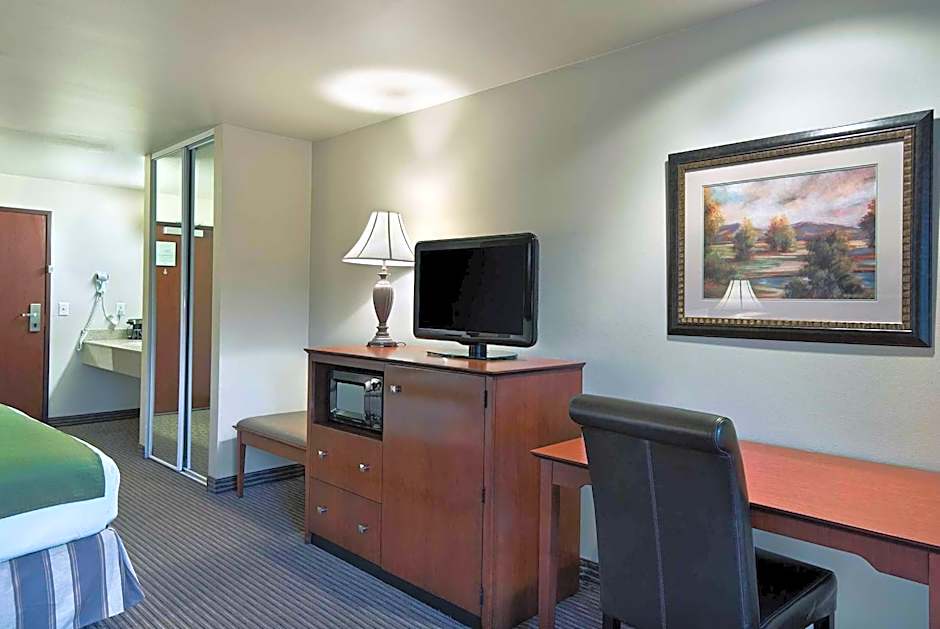 Oxford Suites Yakima