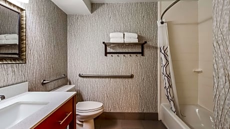 2 queen beds - mobility accessible, communication assistance, bathtub, non-smoking, full breakfast