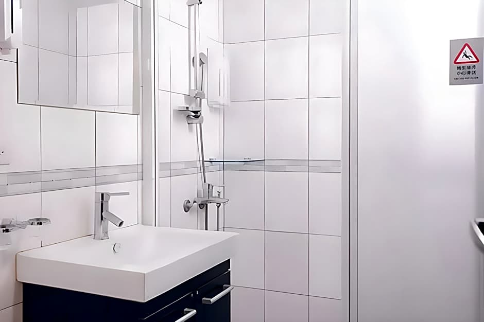 Kiwi Express Hotel - Kaohsiung Station