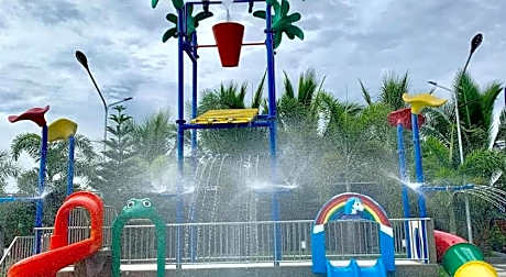 EDUARDO'S RESORT