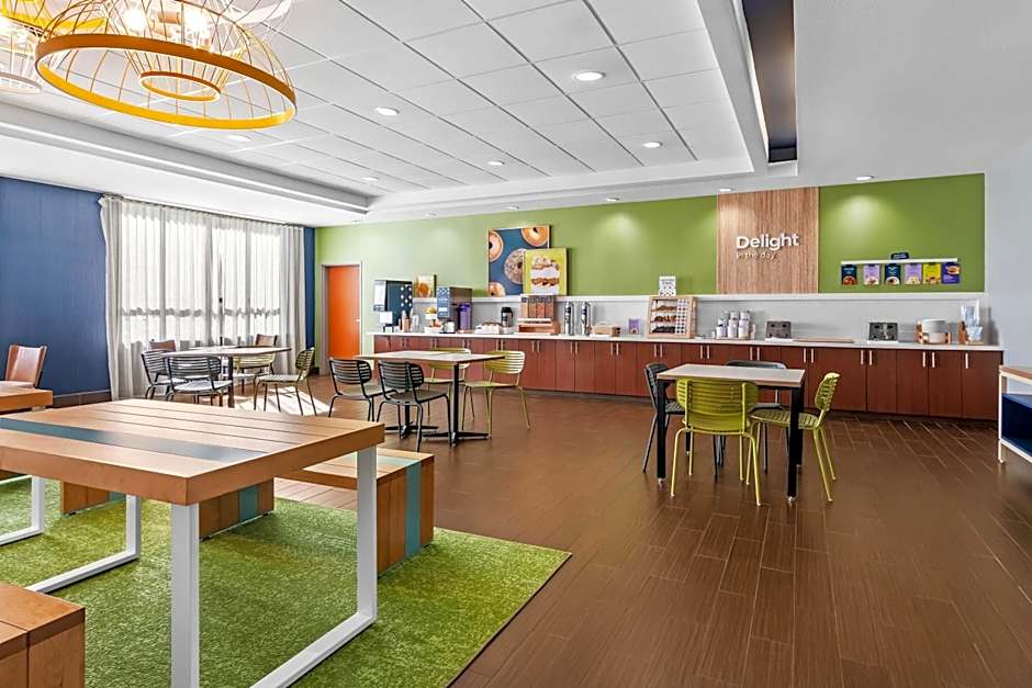 Spark by Hilton Shawnee