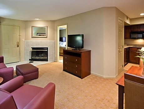 4 Double Beds 2 Bedroom 2 Bath Suite Non Smoking