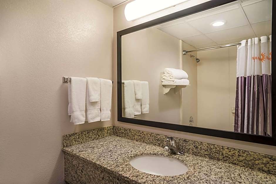La Quinta Inn & Suites by Wyndham And Conference Center San Angelo
