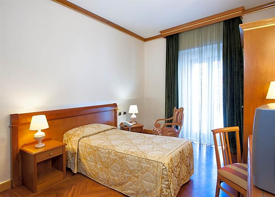 Photo 1 of 5 of Single Room