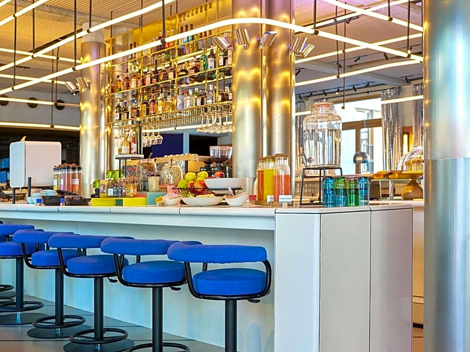 TRIBE Paris Clichy