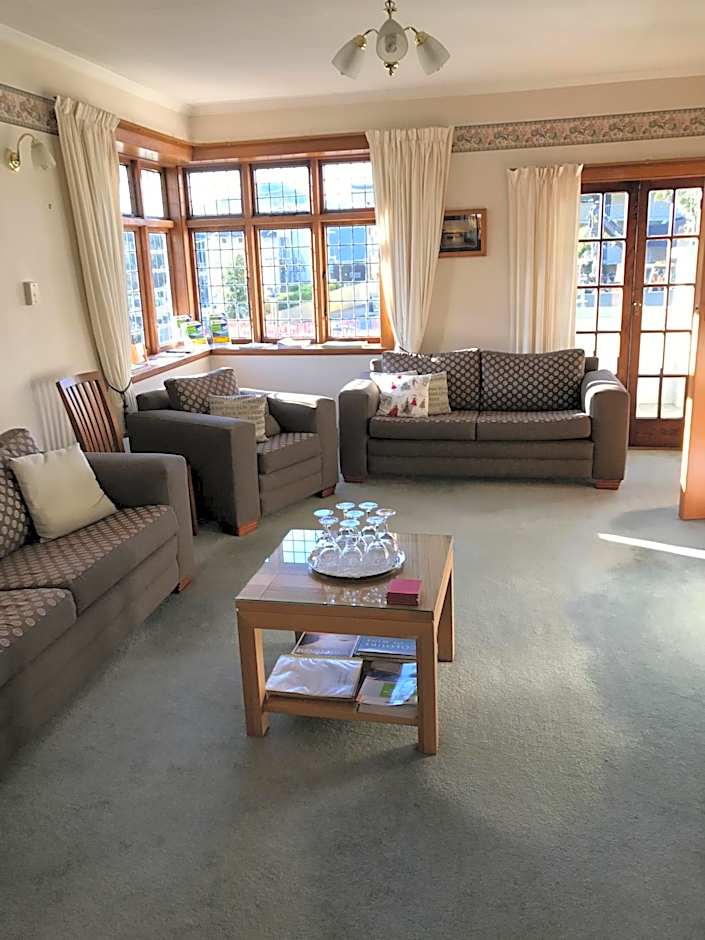Picton House B&B and Motel