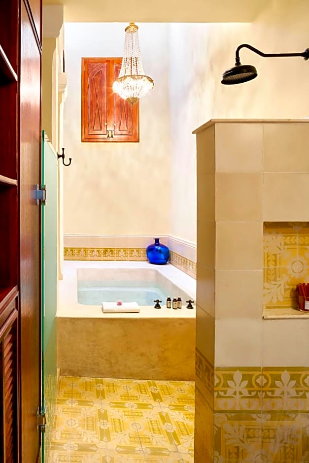Casa Lecanda Boutique Hotel
