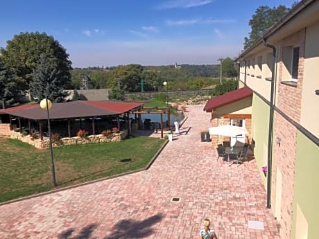 Hotel Dvůr
