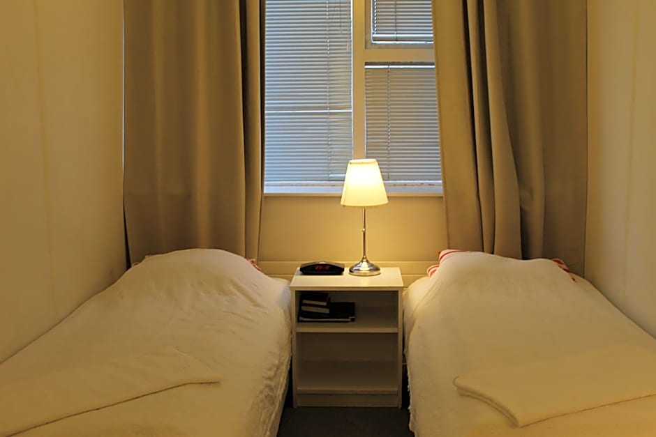 101 Guesthouse Hotel