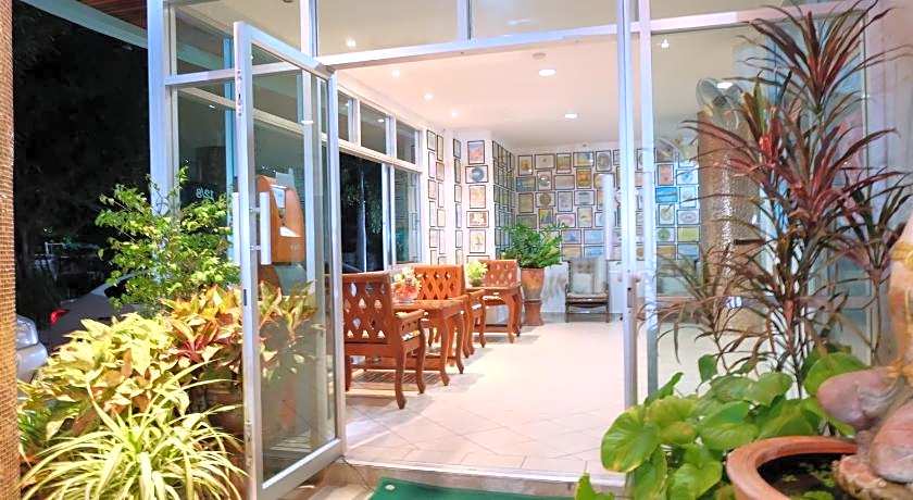 Lomsabai Apartments Chon Buri