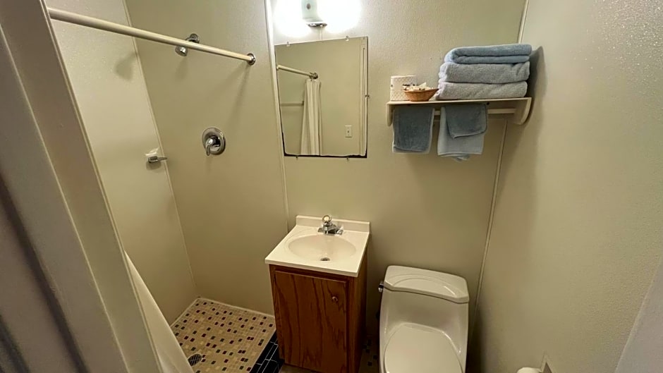 Four Oaks Lodging