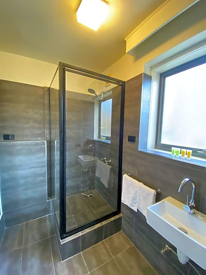 City Edge East Melbourne Apartment Hotel