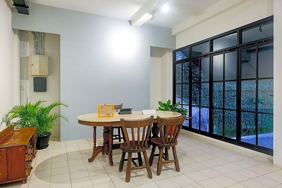 Urbanview Code Riverstay Yogyakarta