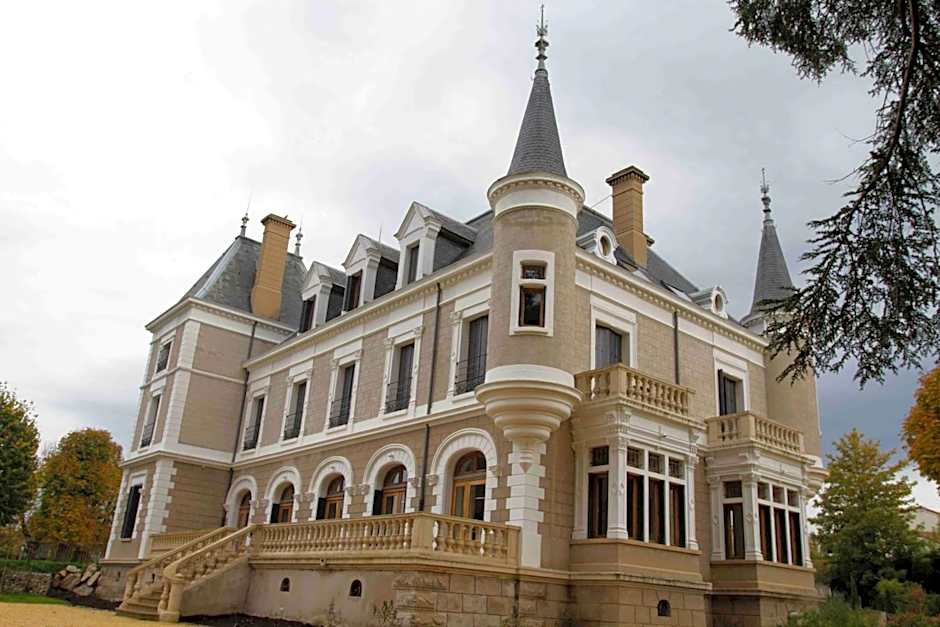 Eclosion Chateau Hotel & Restaurant