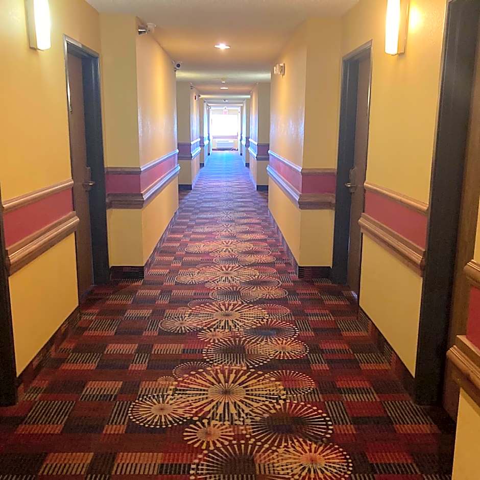 Super 8 by Wyndham Martinsville