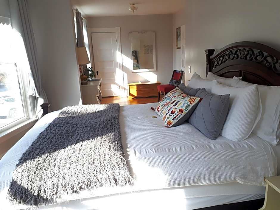 Hillside Landing B&B