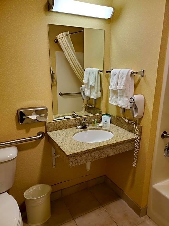 Boarders Inn & Suites by Cobblestone Hotels - Shawano