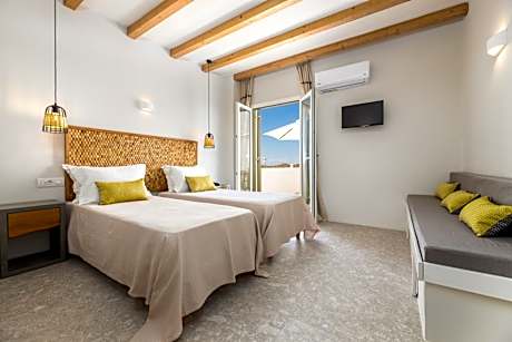 Deluxe Triple Room with Sea View