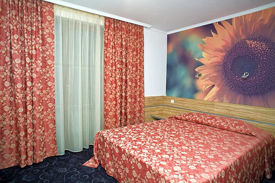 Семеен Хотел Опера