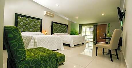 Suite with Hot Tub