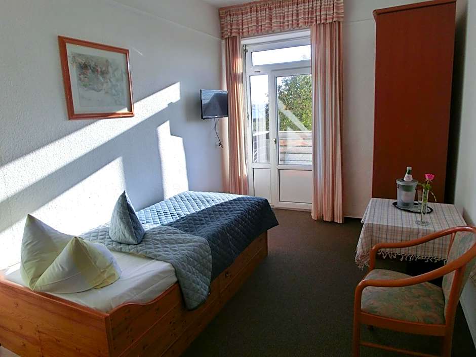 Photo 1 of 2 of Single Room