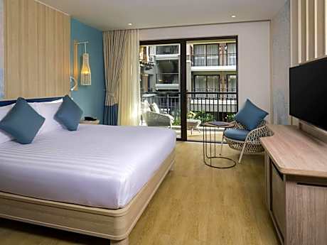 Deluxe Double Room with Pool View - Beach Side