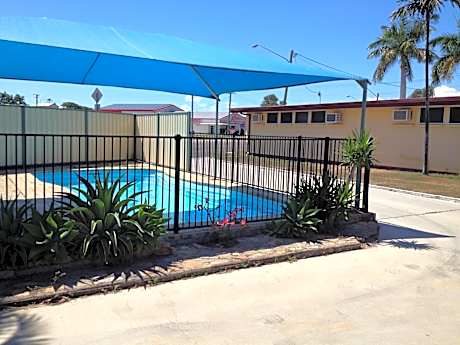 Shell Motel (Pearly Shell Motel)