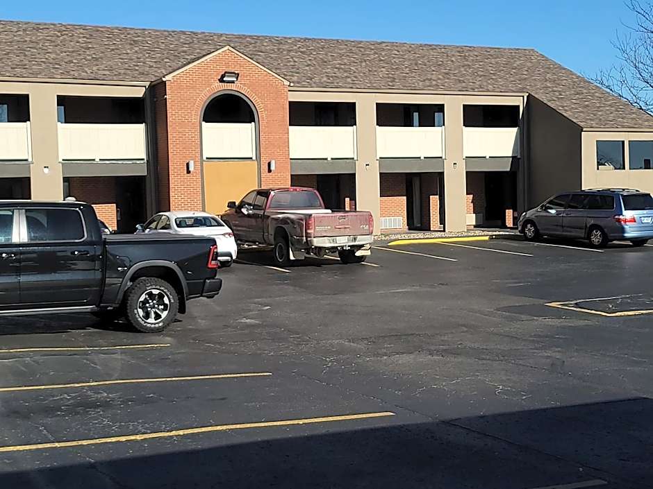 Super 8 by Wyndham Kansas City Airport North