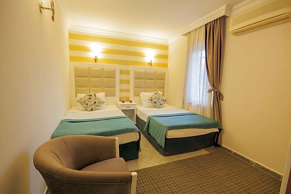 Moonshine Hotel & Suites