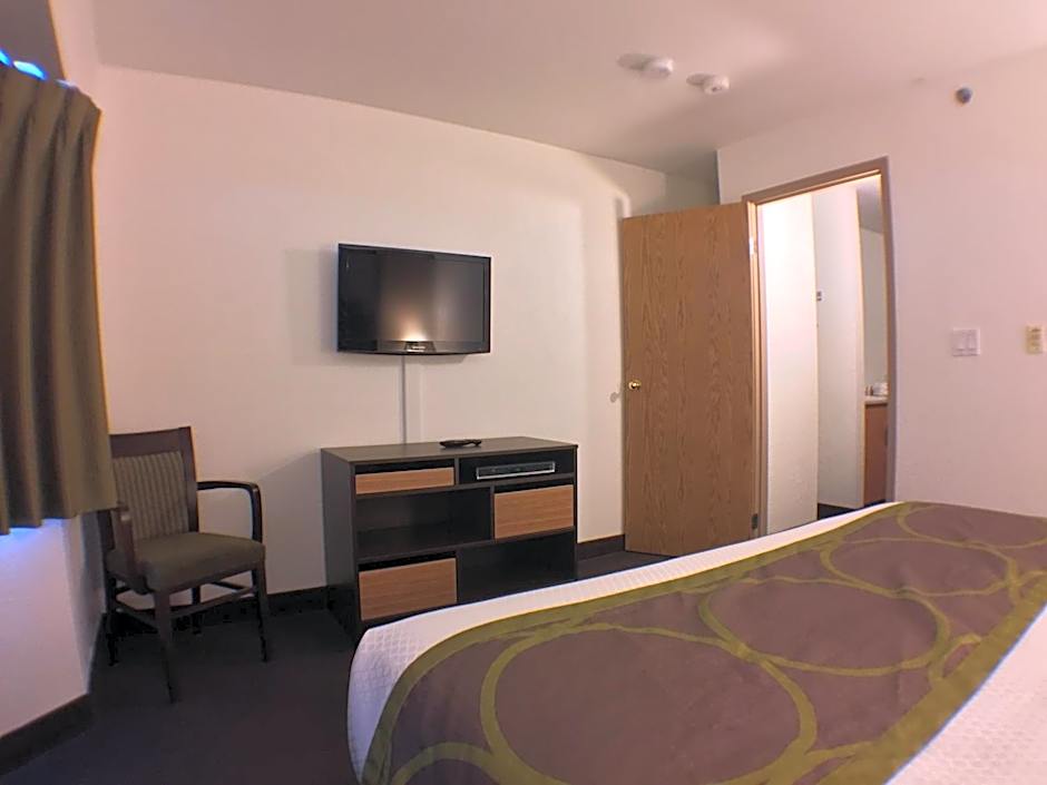 Super 8 by Wyndham Kenora