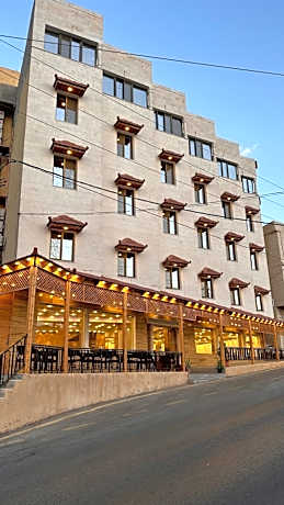 Sharah Mountains Hotel