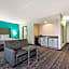 La Quinta Inn &amp; Suites by Wyndham Jamestown, NY-Downtown