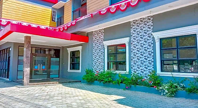 RedDoorz near Alun Alun Slawi