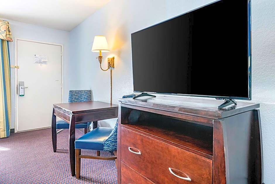 Quality Inn Sarasota North Near Lido Key Beach