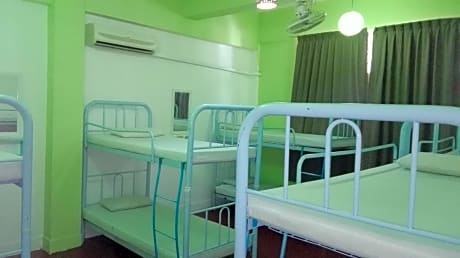 Bunk Bed in Mixed Dormitory Room