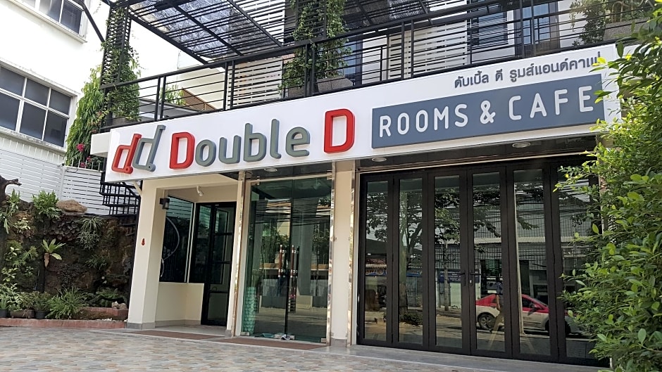 Double D Rooms Cafe