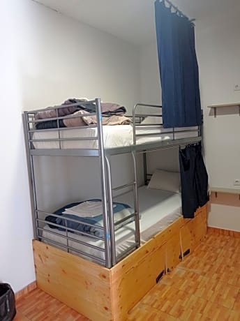 Bed in 8-Bed Mixed Dormitory Room