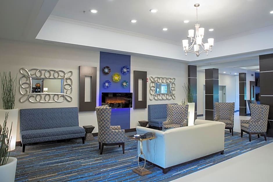 Holiday Inn Express and Suites Edwardsville