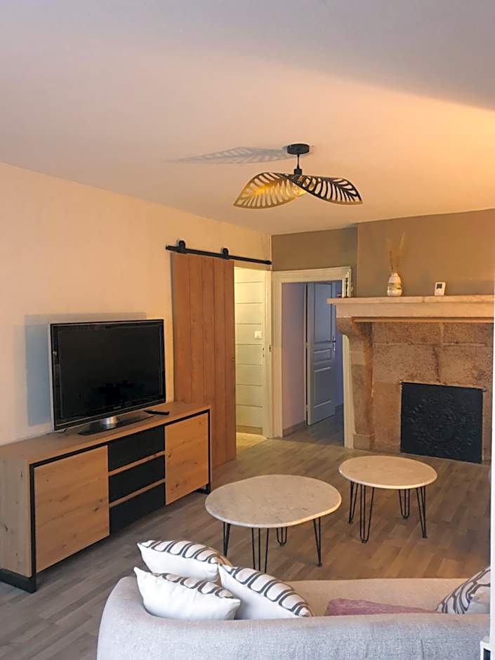 chez Émile côté face maison entière, 3 chambres, 2 salles de bains,jardin et terrasse