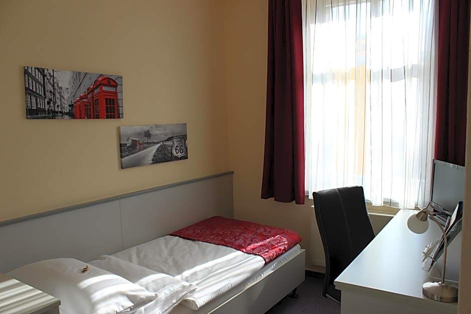 Photo 1 of 5 of Single Room