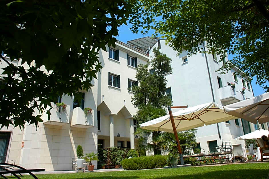 Park Hotel Ai Pini & Restaurant Ai Pini