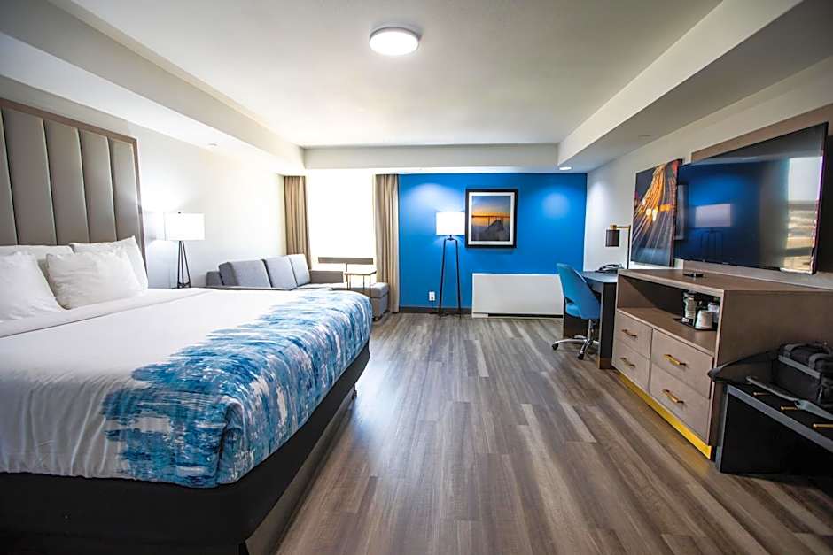La Quinta Inn & Suites by Wyndham Dallas I-35 Walnut Hill