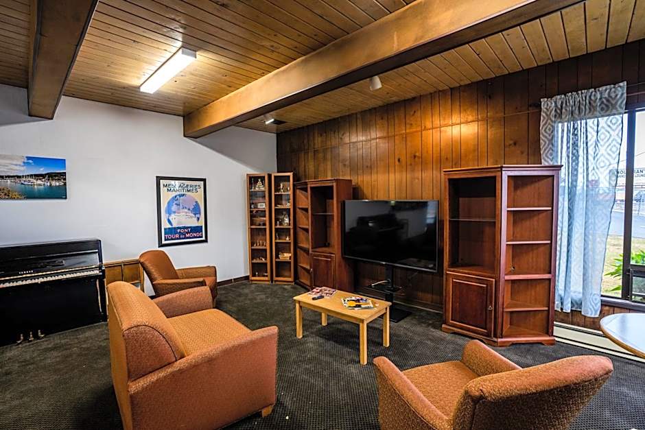 Blue Coast Inn & Suites