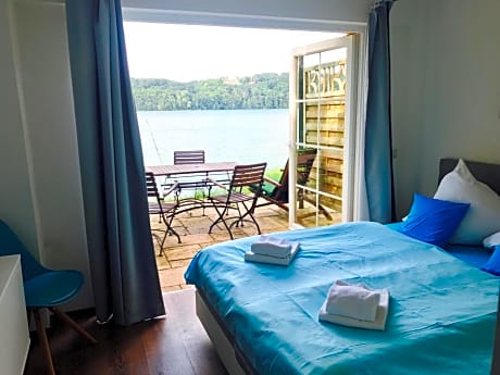 Small Double Room with Lake View Tarrace (Queen size bed)