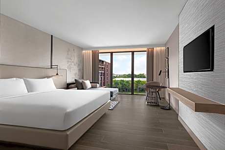 Deluxe King Room - Garden Access