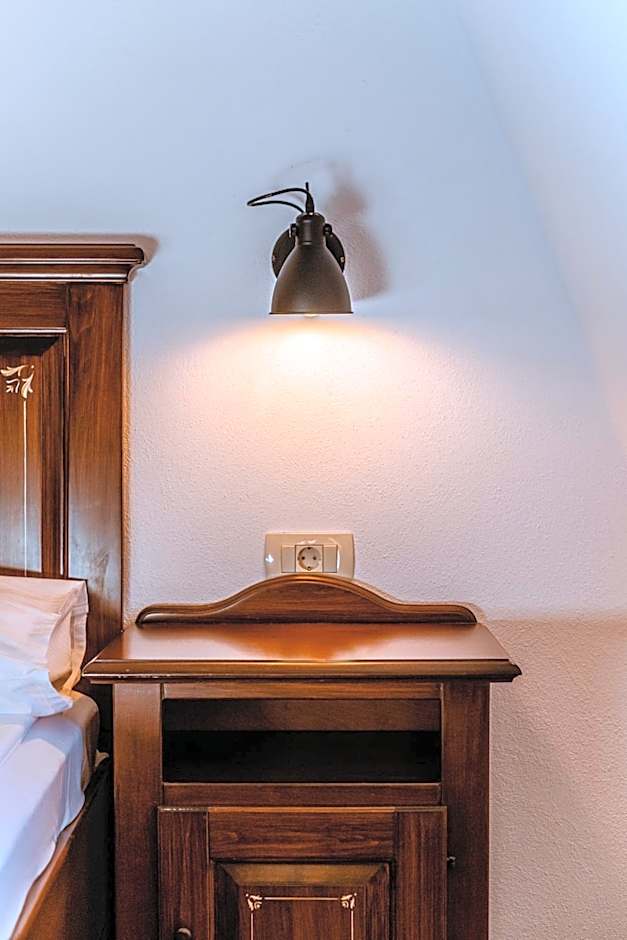 CASA CHITIC - HOTEL & RESTAURANT- Str Nicolae Balcescu 13