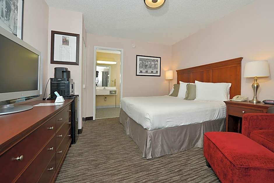 Photo 1 of 7 of 1 King Bed Suite, Hot Tub