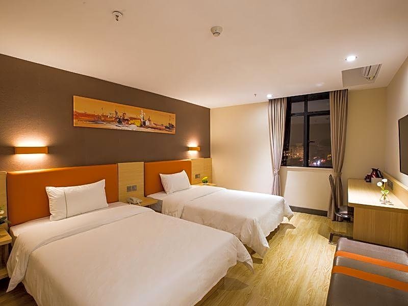 IU Hotel Guangzhou Sports Center Stadium Linhe West Metro Station – Guangzhou (Canton), IA