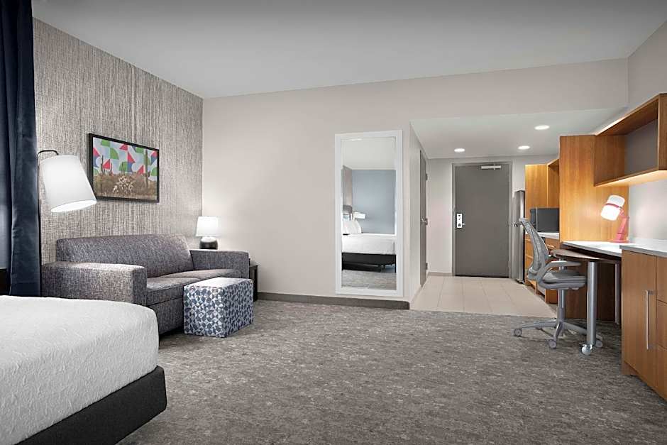 Photo 1 of 4 of 1 Bedroom 1 King Bed Suite, Accessible, Bathtub
